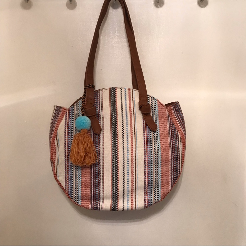T-Shirt & Jeans 2-Way CIRCLE Handbag Pom Tassel Charm